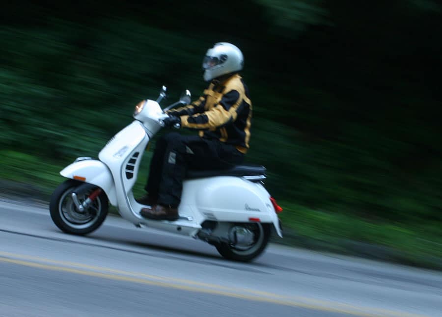 Vespa GTS, with a large body for city, tourism and adventure.