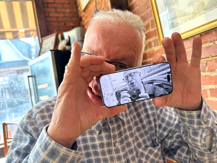 showing photo on iPhone